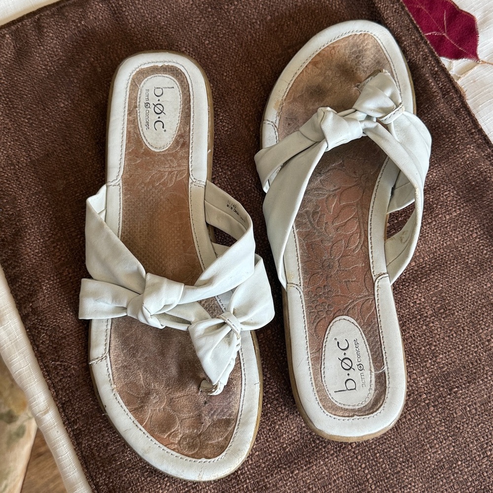 b.o.c. Cream Bow Slide Sandals